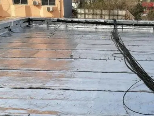 禹王台卫生间漏水维修公司分享下禹王台屋面楼顶防水刚性防水层施工要点。